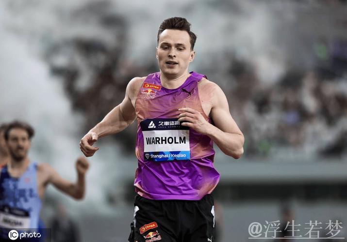 瓦尔霍姆以32秒67打破男子300米栏世界纪录