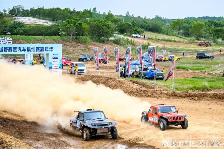 湖北钟祥上演汽车场地越野赛精彩对决 湖北钟祥上演汽车场地越野赛精彩对决